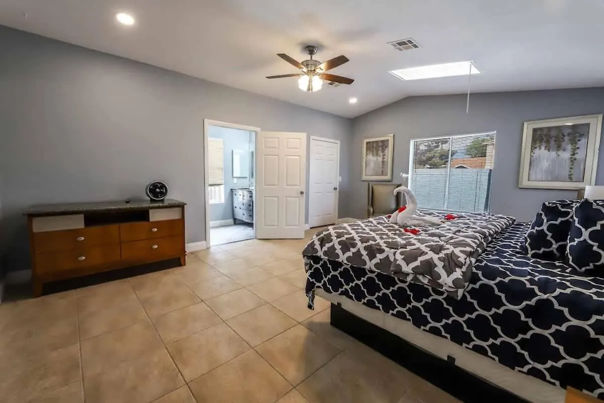 Vegas Living Gorgeous Home With Pool Near The Strip Las Vegas Сasa de vacaciones