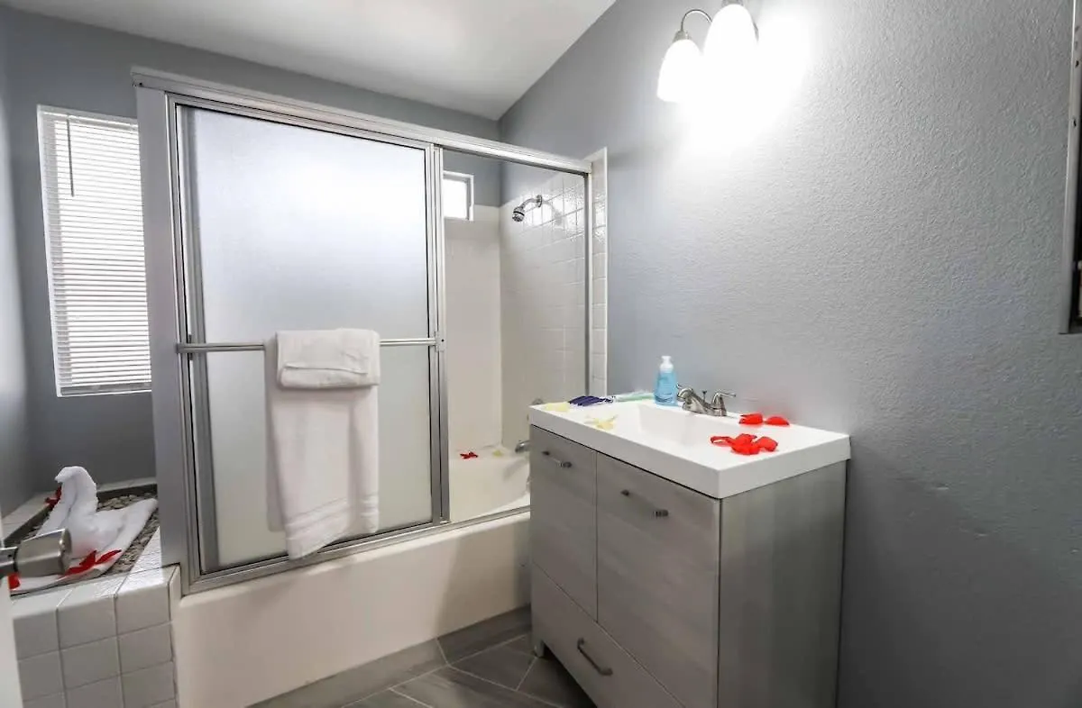 Vegas Living Gorgeous Home With Pool Near The Strip Las Vegas
