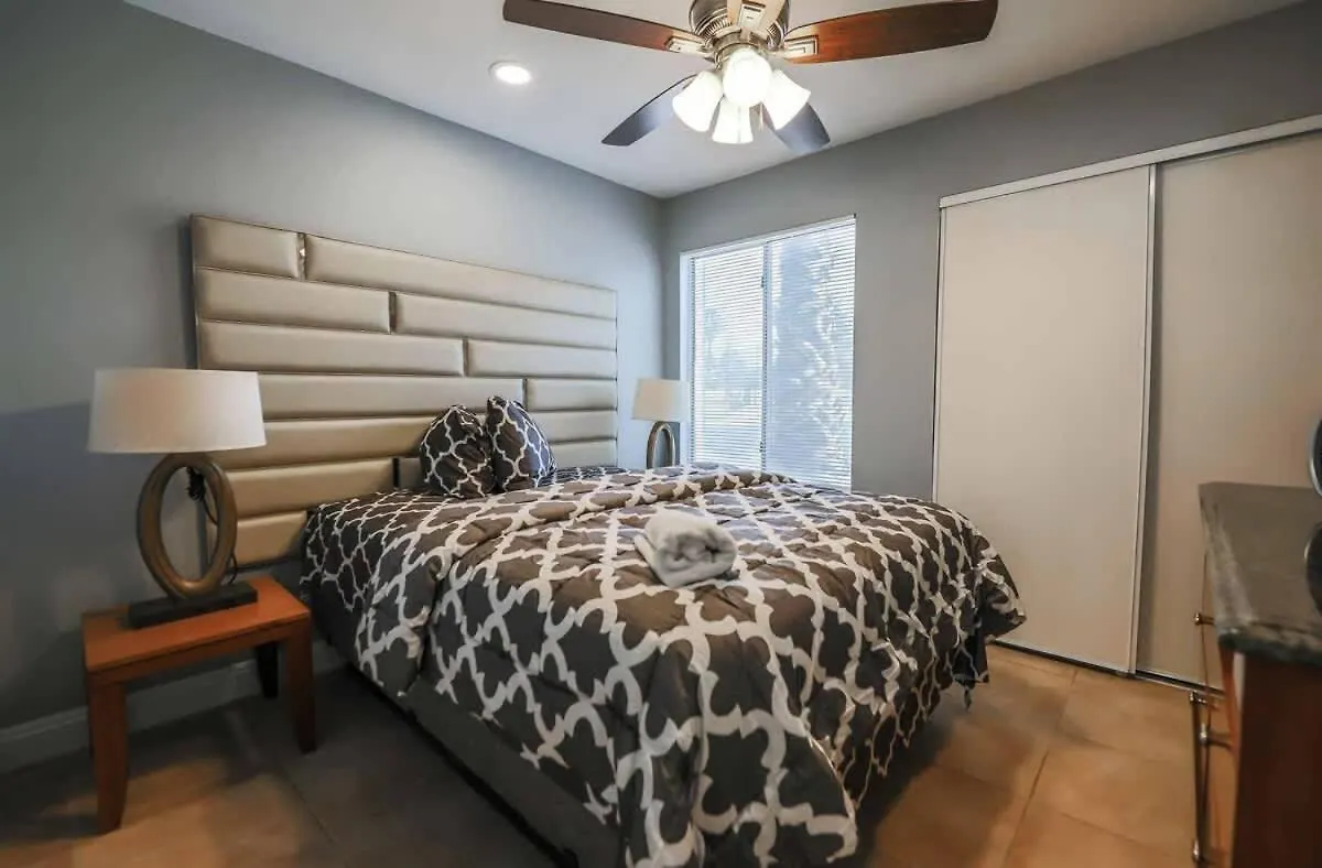 Vegas Living Gorgeous Home With Pool Near The Strip Las Vegas 0*,
